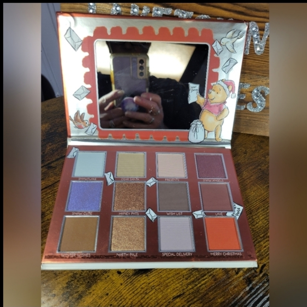Disney Winnie the Pooh neutral Eyeshadow Palette 12 colors